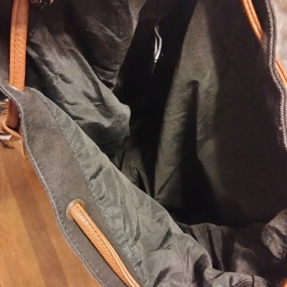 This Harry Potter Hufflepuff Varsity Backpack in black, tan, and gold is a must- - Picture 5 of 7